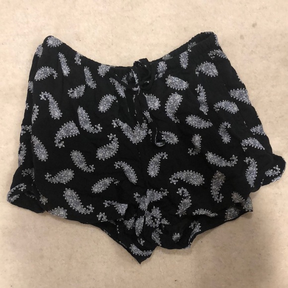 BRANDY MELVILLE SHORTS - Picture 1 of 3